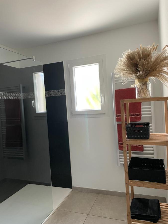 Chambre Avec Salle De Bain Privee Dans Villa Avec Garage Manosque Luaran gambar